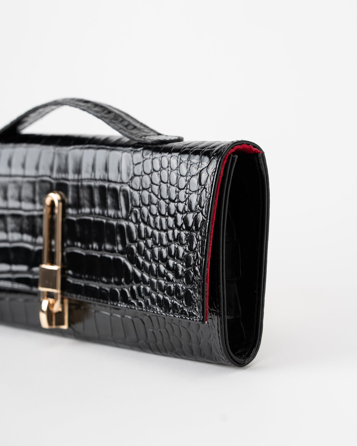 Elongated clutch