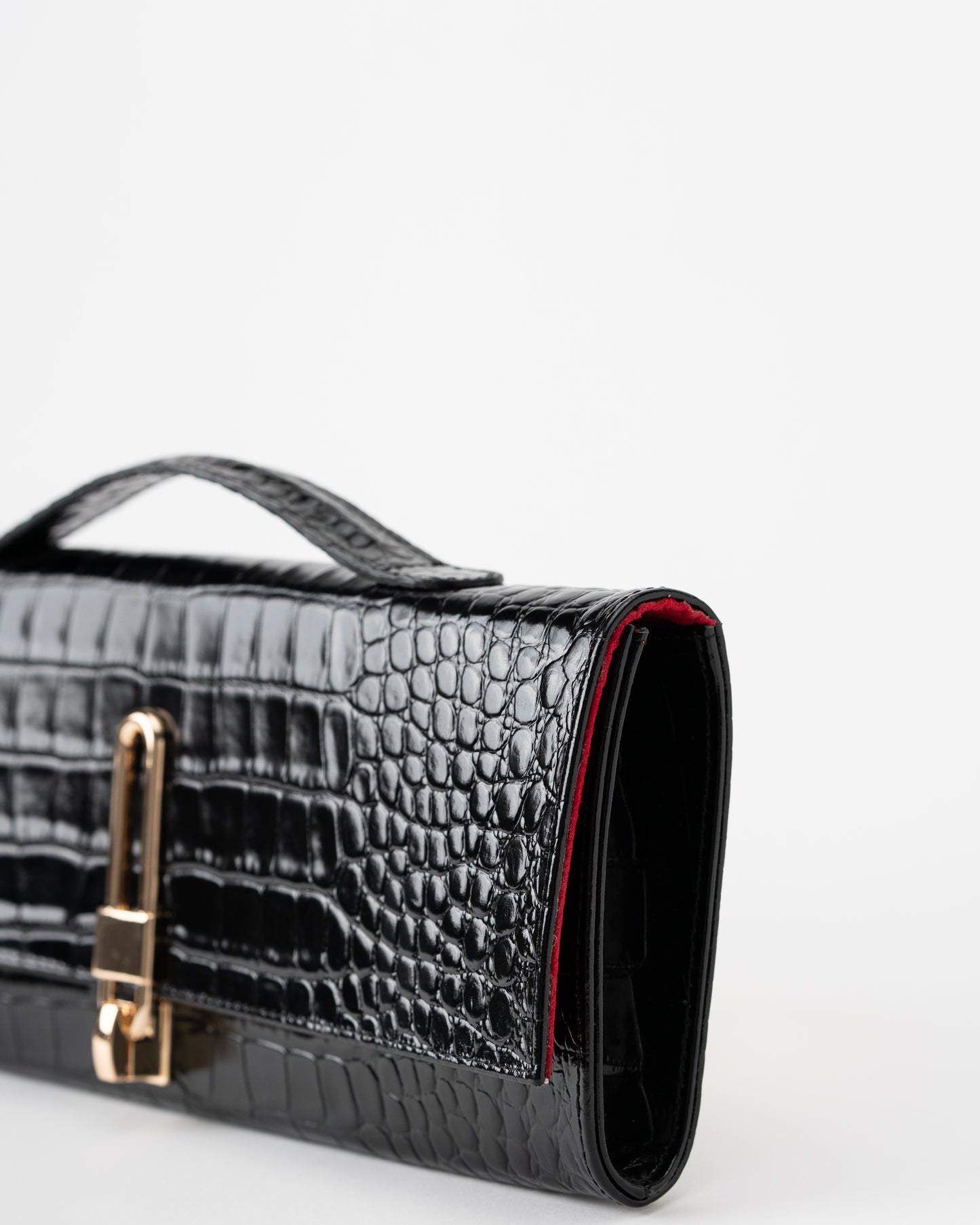 Elongated clutch