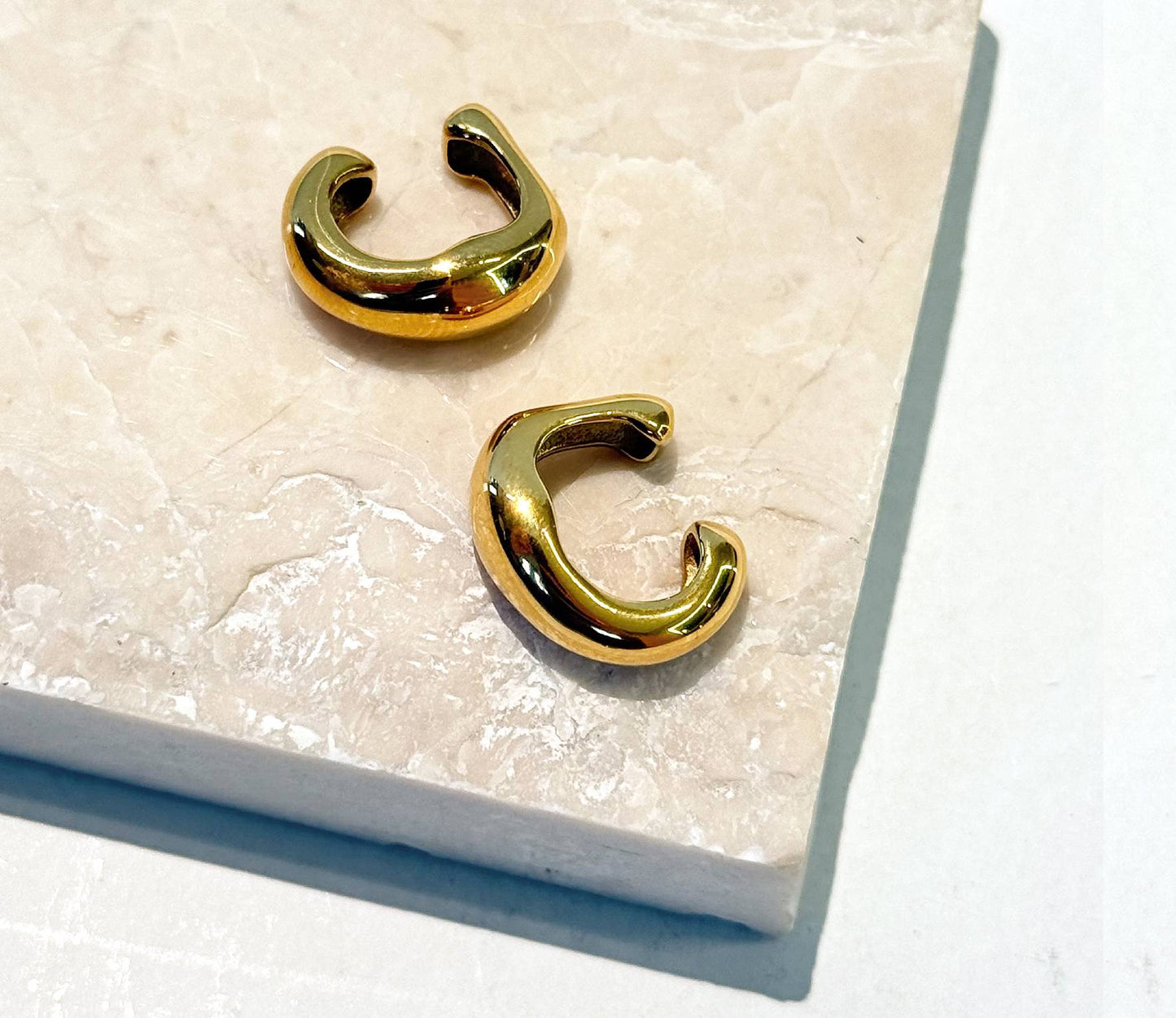 Pebble stud