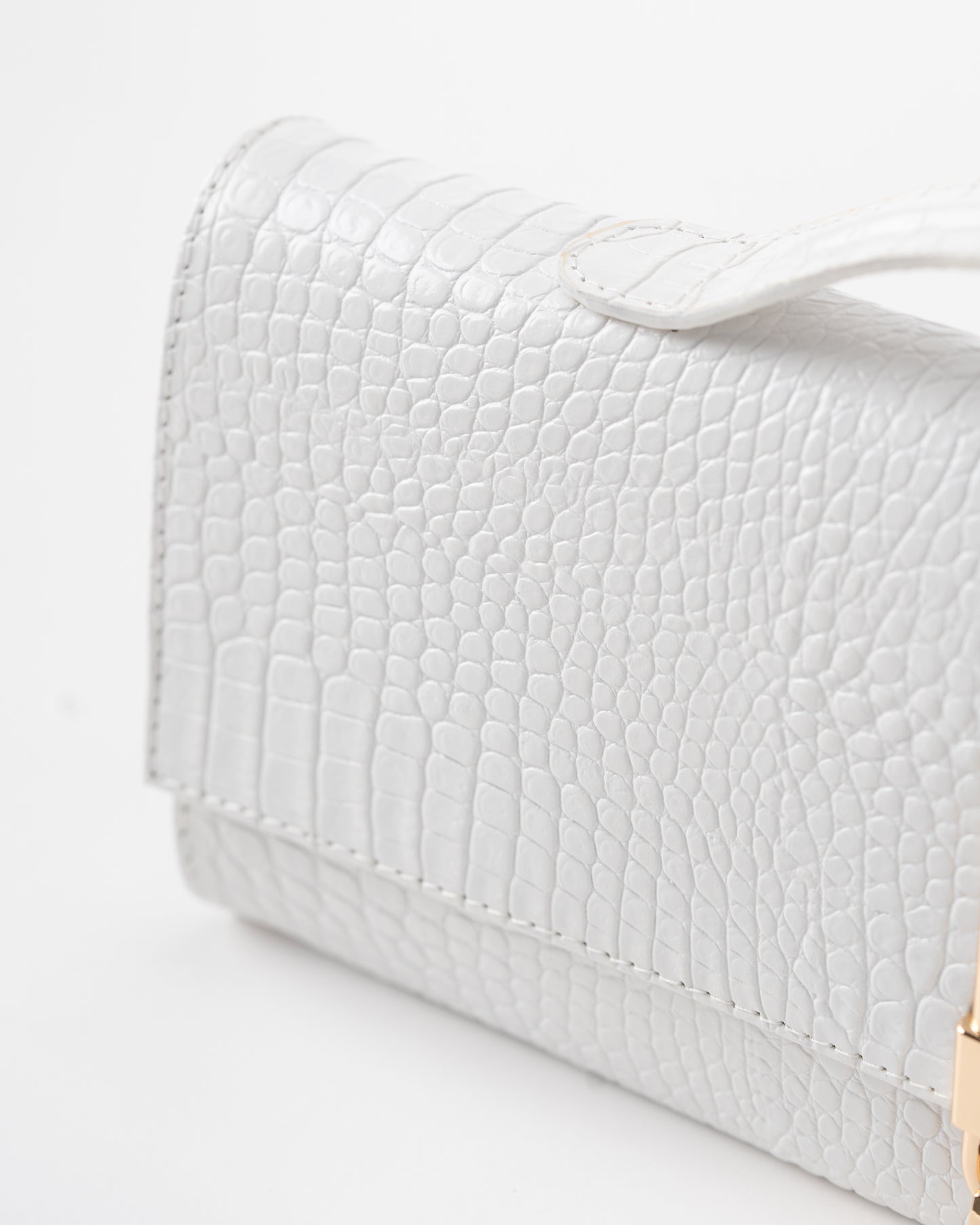 Elongated clutch